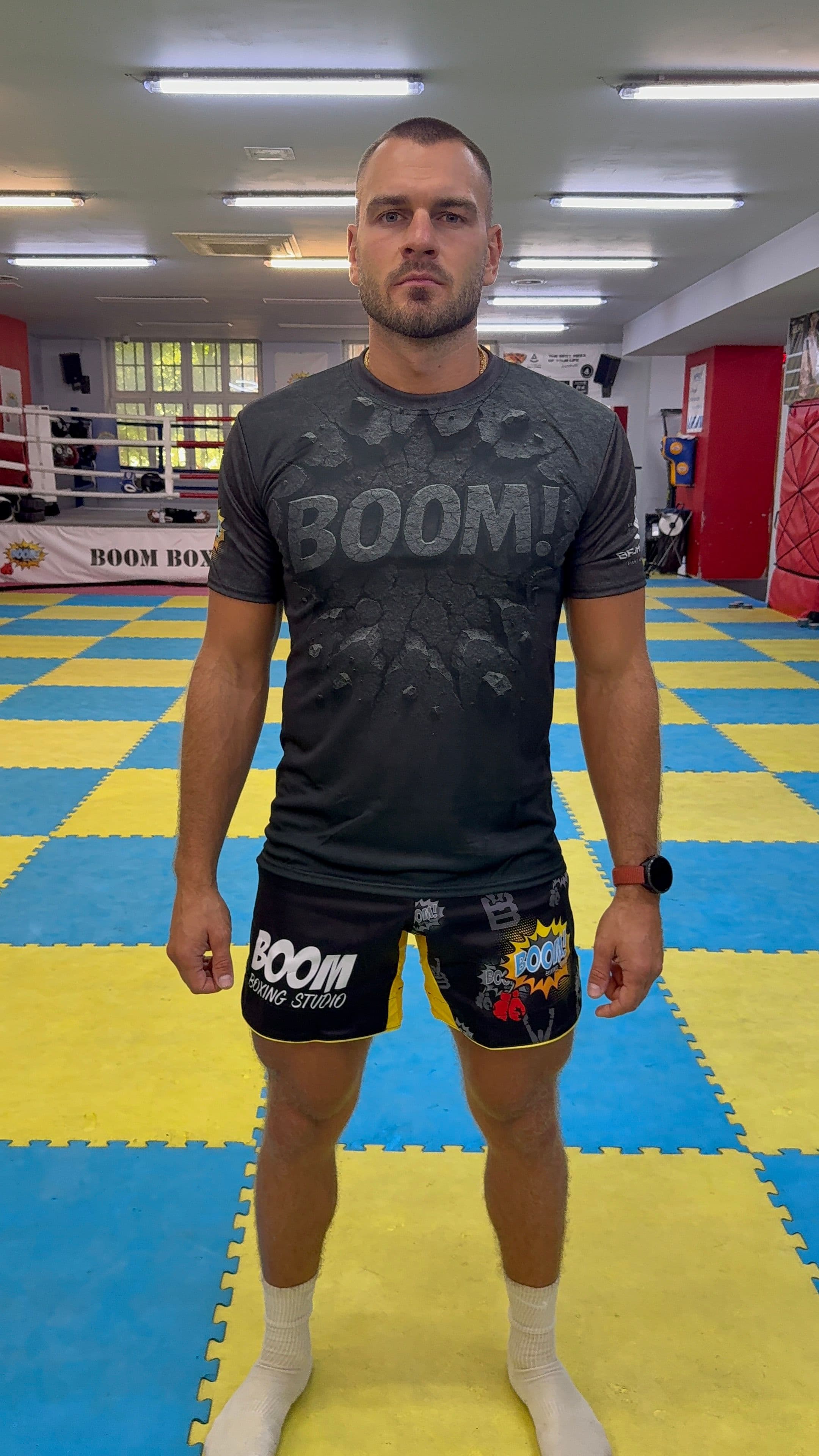 Boom Boxing Studio Tee “Train Together Rise Together” - pokaż zdjęcie 3